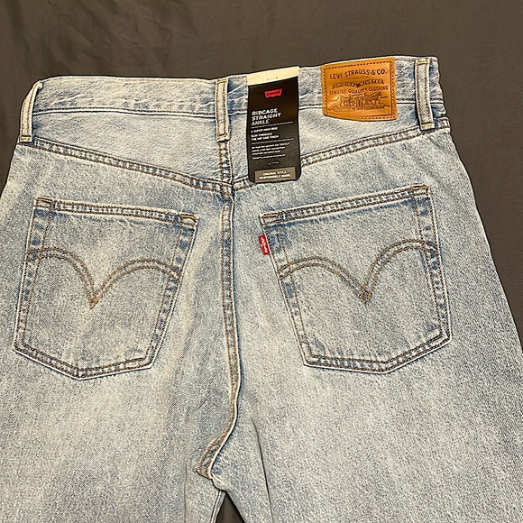 Men’s Levi Denim Jeans - Picture 2 of 3